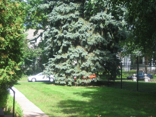 Foto del edificio - 580 Holly Ave