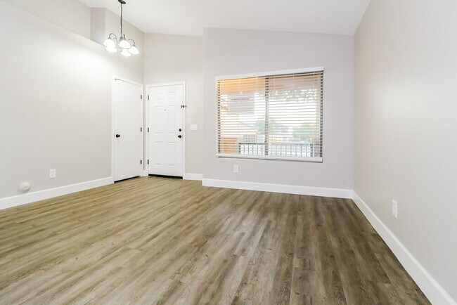 Foto del edificio - 1388 S 159th Ave