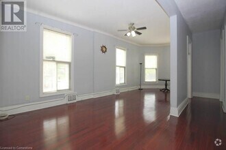 Building Photo - 83 Walnut St S