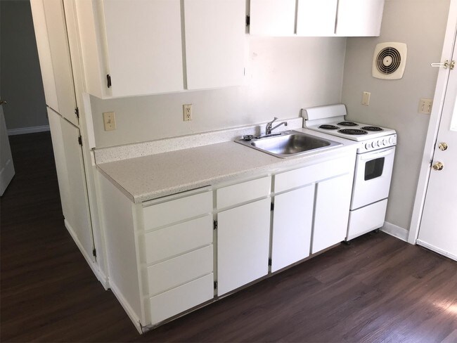 Foto del edificio - 675 Fir Gardens St NW