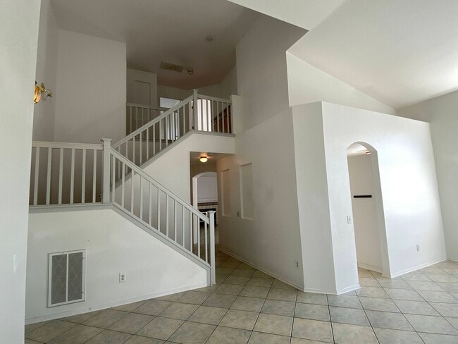 Building Photo - Large Four Bed, Three Bath Home with a Pool