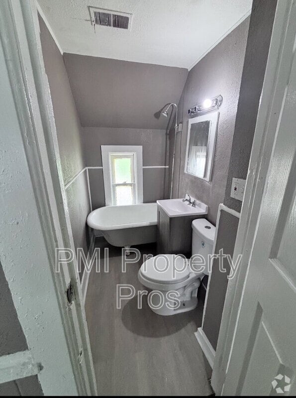 Building Photo - 2632 N 24th Pl