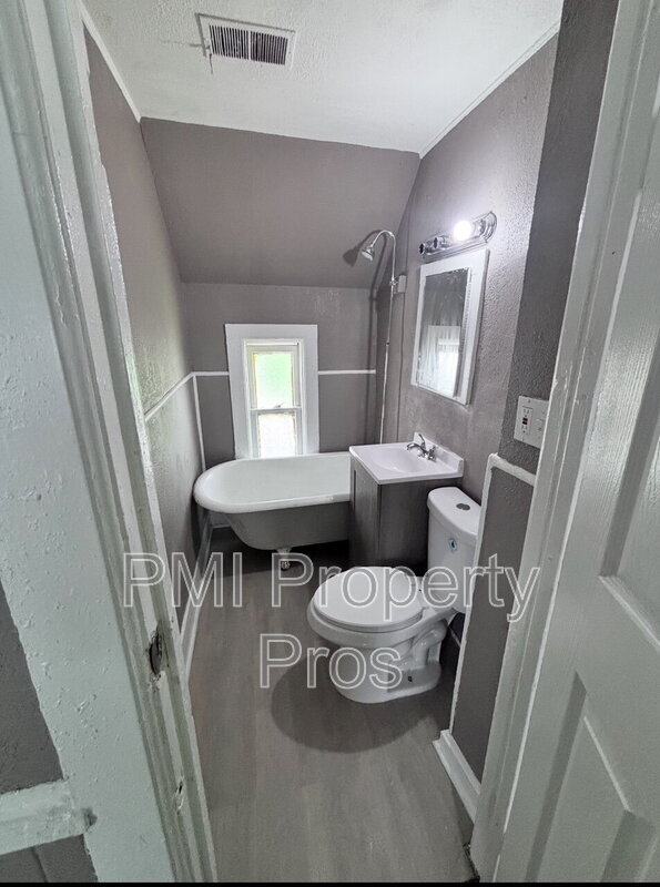 Primary Photo - 2632 N 24th Pl