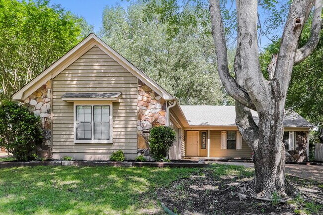 Building Photo - 451 Griffon Dr