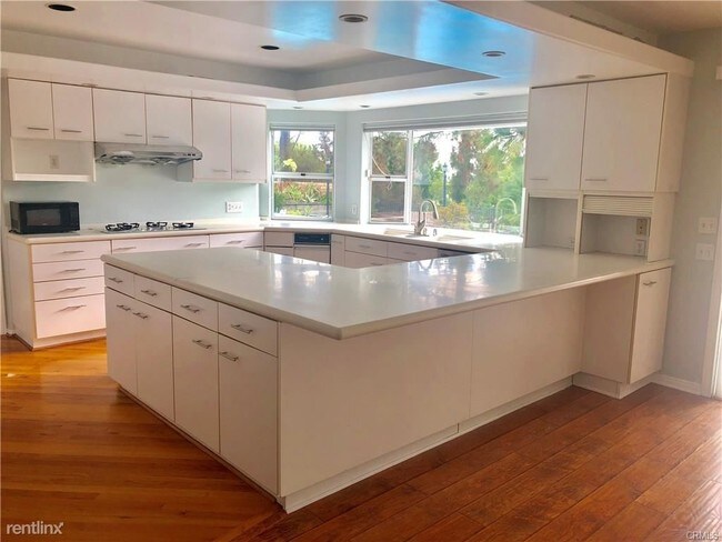 Foto del edificio - 5 br, 6 bath House - 4 Seahurst Rd