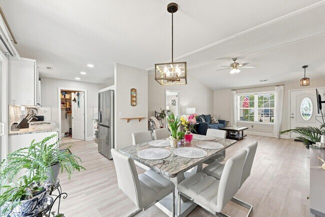 Building Photo - 1005 Macala Dr