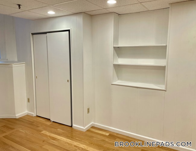 Building Photo - 1077 Beacon St