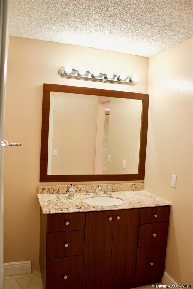 Building Photo - 14850 Naranja Lakes Blvd