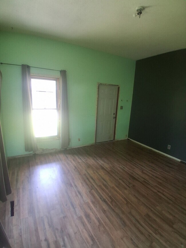 Foto del edificio - 615 N Almond St
