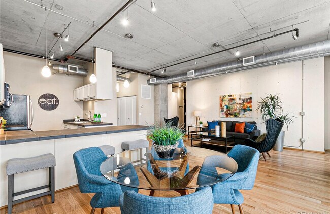 Foto del edificio - 290 W 12th Ave