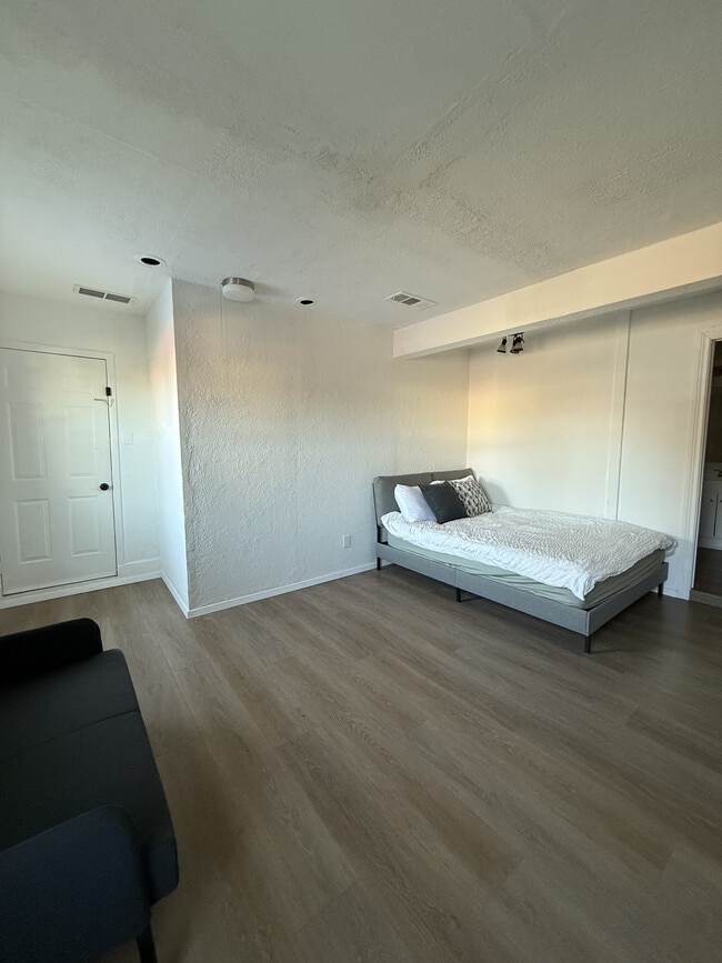 Building Photo - 207 Arnett Dr