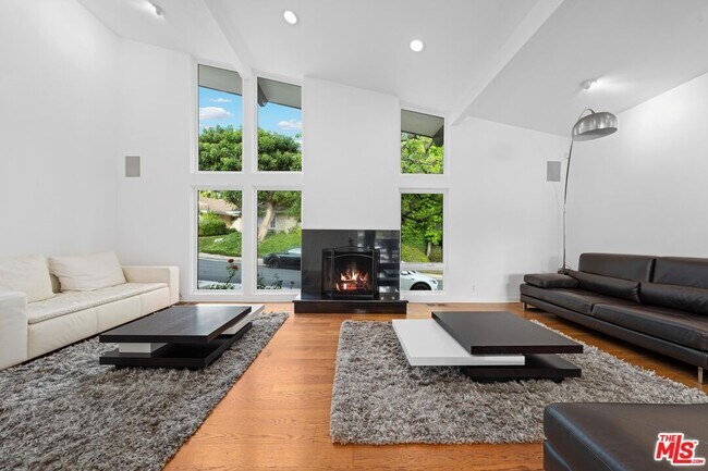 Foto del edificio - 461 N Robinwood Dr