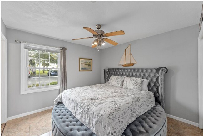 Foto del edificio - 4770 Beach Dr SE
