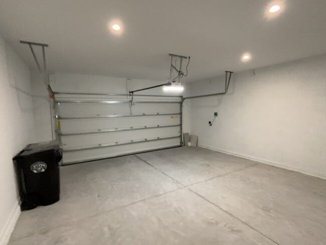 Building Photo - 2633 Ginseng Ivy St