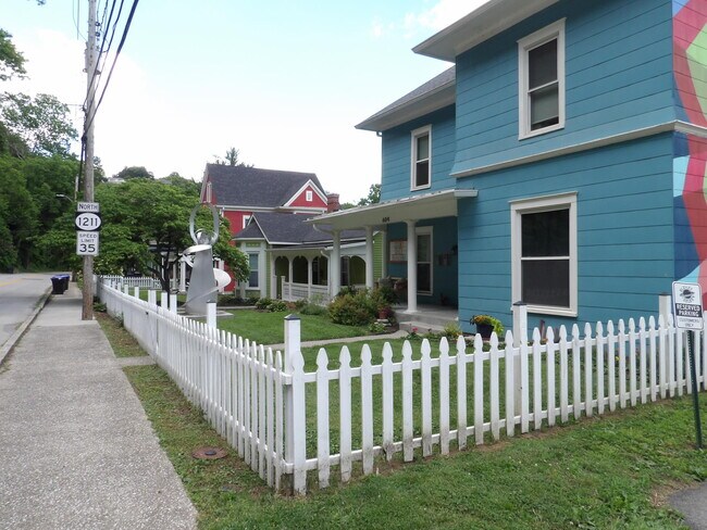 Foto del edificio - 604 Taylor Ave