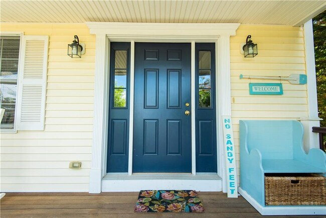 Foto del edificio - 663 Aquidneck Ave