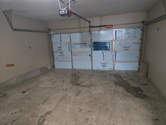Foto del edificio - 15137 Meredith Ln