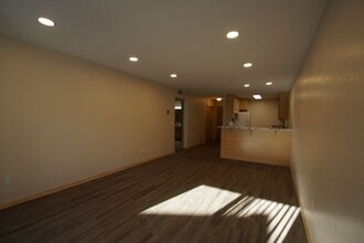 Building Photo - 1270 Larpenteur Ave W
