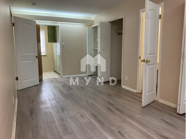 Foto del edificio - 733 Barchester Dr