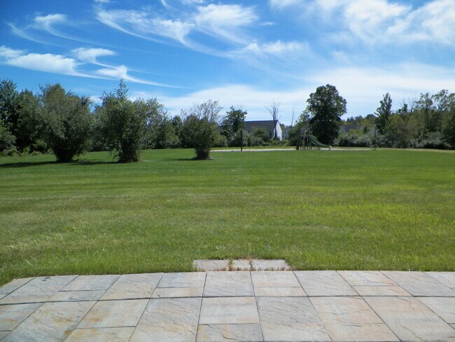 Building Photo - 652 Eagle Ct