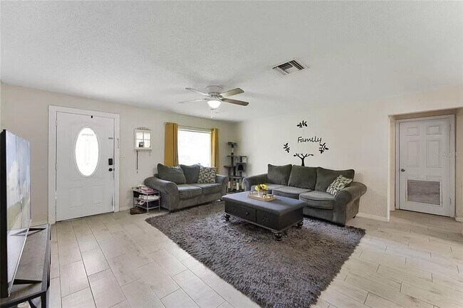 Foto del edificio - 681 Seminole Ave