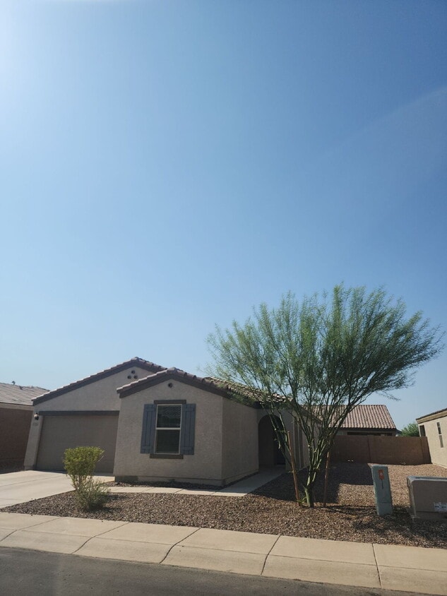 Primary Photo - "Spacious 4-Bedroom Oasis in Casa Grande with 2 Full Baths – Your Perfect Home Awaits!"