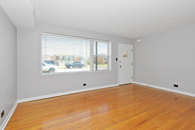 Interior Photo - 5338 S Kenneth Ave. Chicago IL