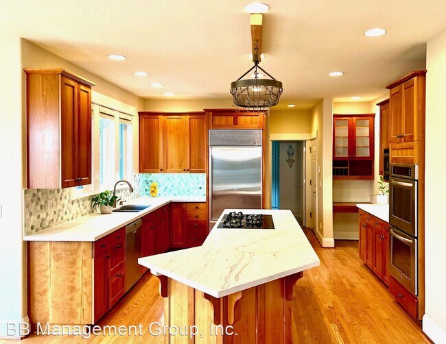 Building Photo - 3 br, 2.5 bath House - 1123 NW Park Ridge ...