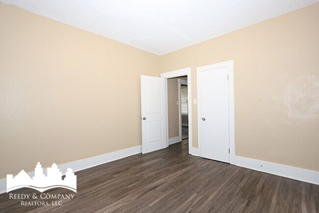 Foto del edificio - 1072 Walk Rd