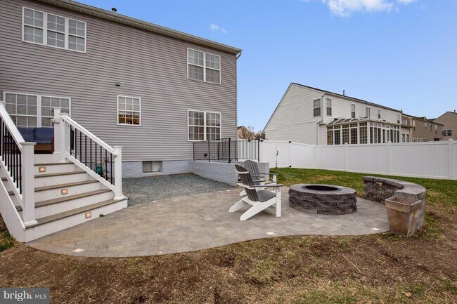 Foto del edificio - 18300 Barney Dr