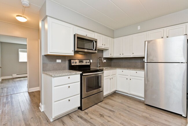 Building Photo - Newly Renovated 1 Bedroom