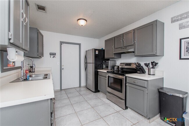 Foto del edificio - 1410 Windsor Cir