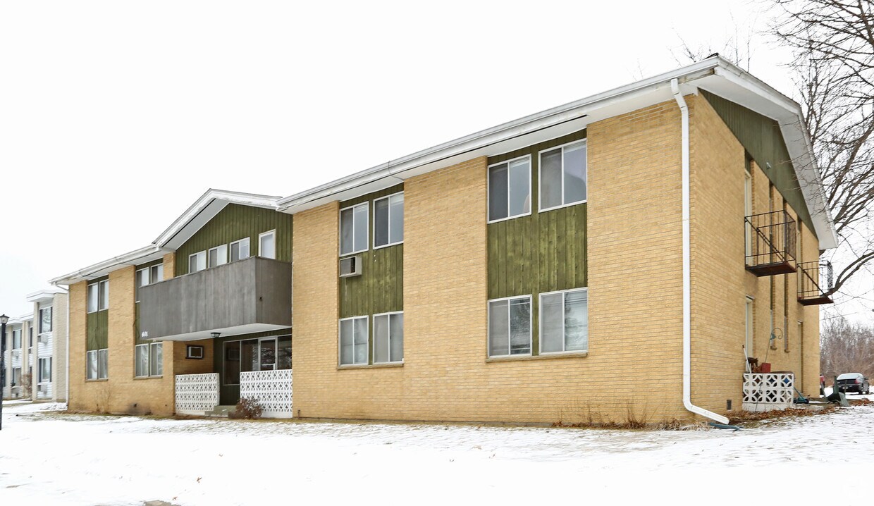 Building Photo - 601-605 S Randall Ave