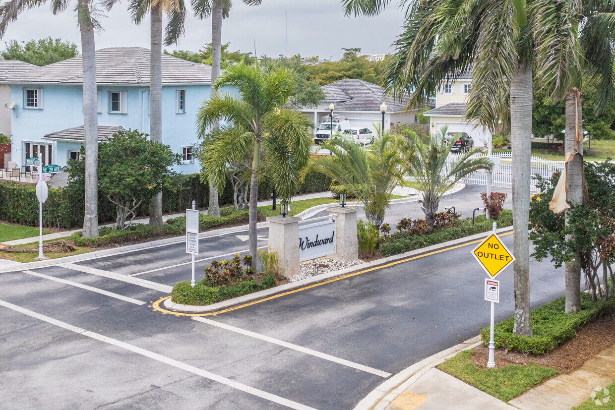 2859 NE 4th St - Entrance - Windward Homes