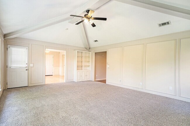 Foto del edificio - 802 Pebblebrook Dr