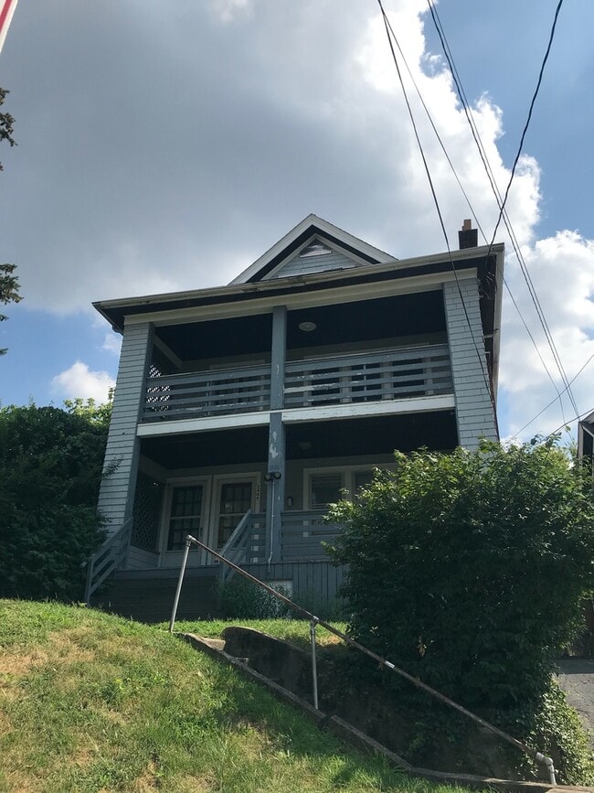 Building Photo - 2466 Fairview Ave