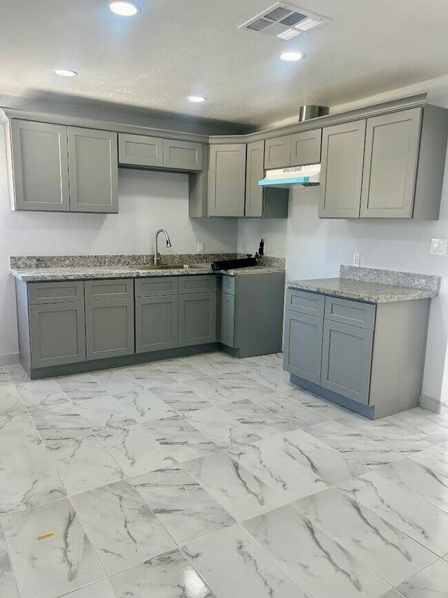 Foto del edificio - Explore this attractive property in Delano, ready for immediate occupancy - Renovated!!!