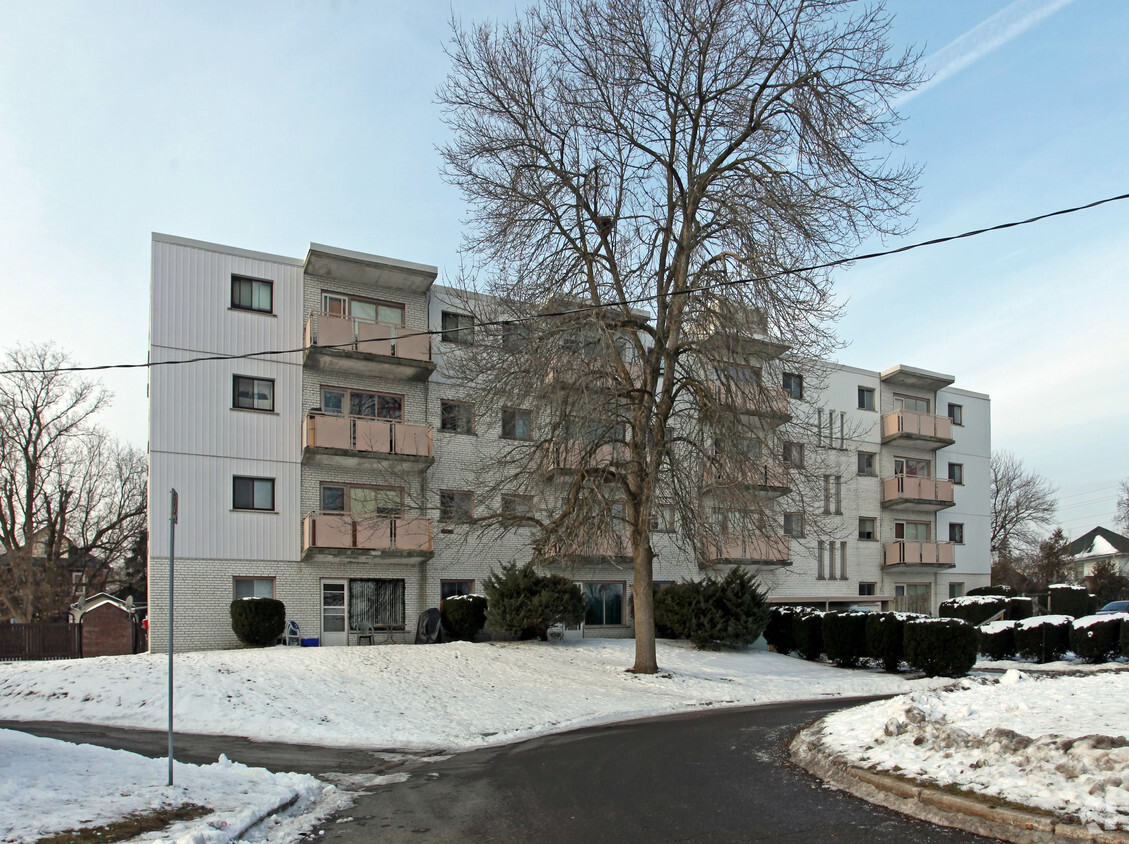Building Photo - Villa Franca