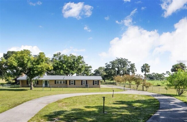 Building Photo - 4854 E Hinson Ave