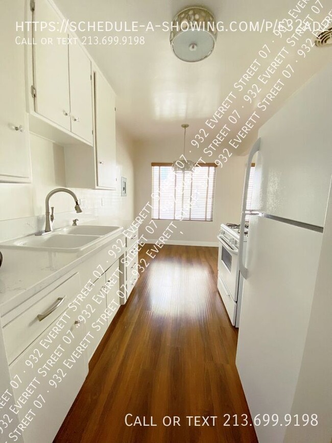 Building Photo - NO SECURITY DEPOSIT! Upper New 1 Bedroom w...