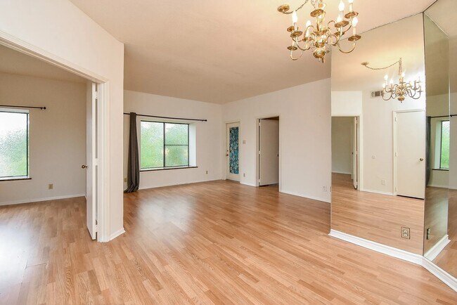 Foto del edificio - 2211 S Braeswood Blvd