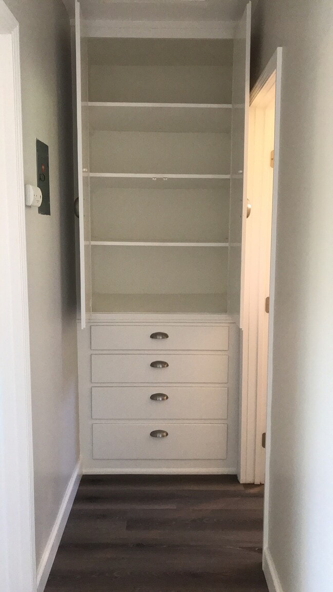 Storage in hallway - 731 Oro Ter