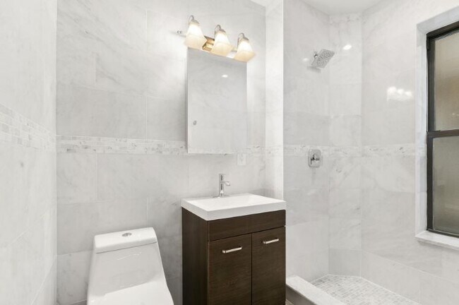 Foto del edificio - 9 W 110th St