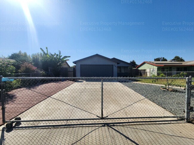 Foto del edificio - REDUCED! 3 bedroom, 2 bathroom house locat...