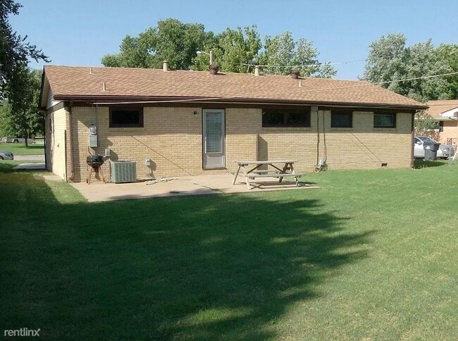Building Photo - 3 br, 1 bath House - 2403 W Manhattan Dr S...