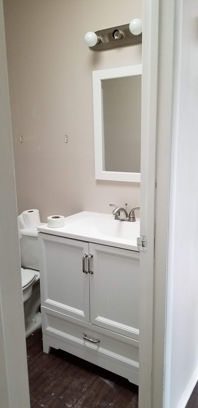 Guest bathroom - 5570 Aspen Valley St