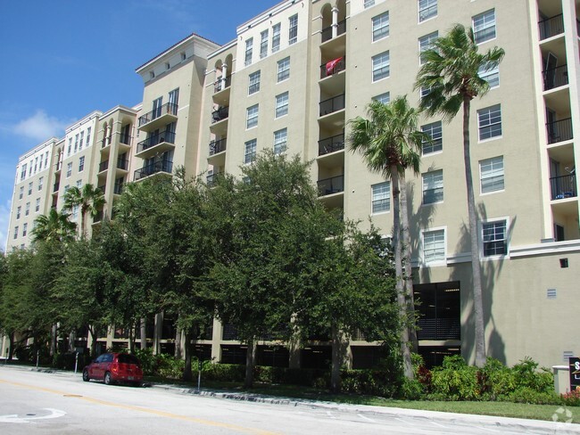 Building Photo - Las Olas by the River