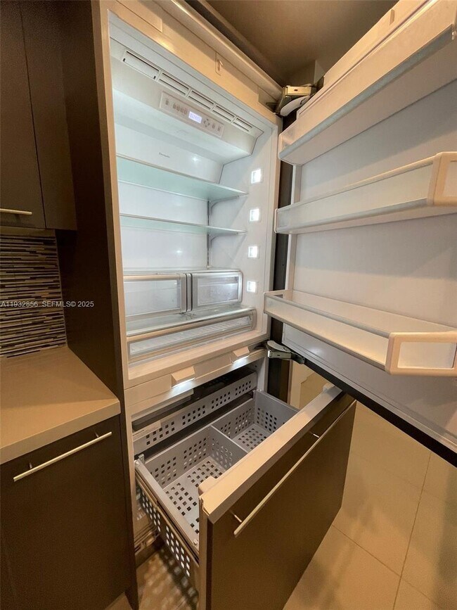 Foto del edificio - 7825 NW 107th Ave