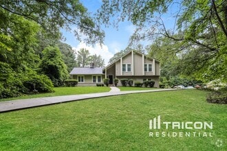 Building Photo - 515 Westbridge Dr
