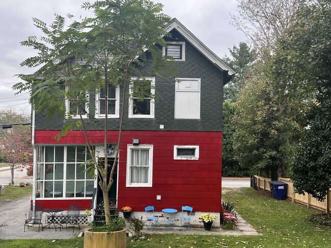 Building Photo - 39 Pearl St